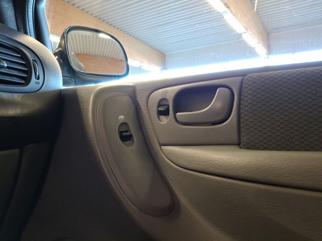 Chrysler Voyager 2005 Harmaa