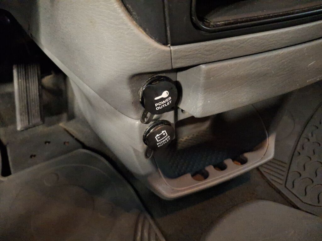 Chrysler Voyager 2005 Harmaa