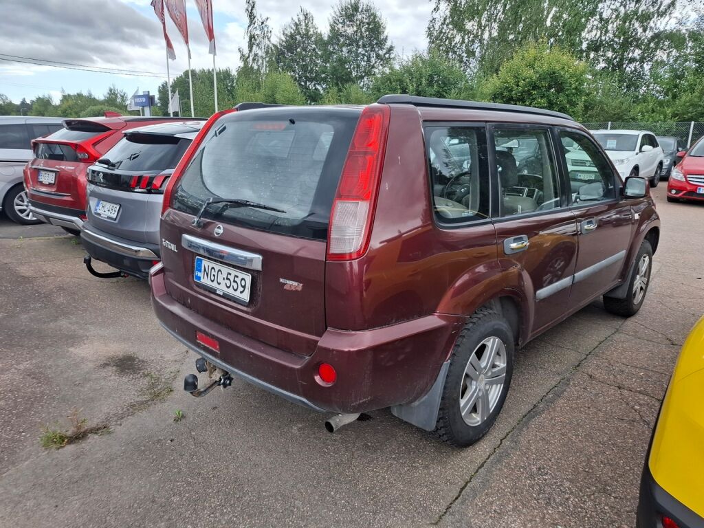 Nissan X-TRAIL 2005 Punainen