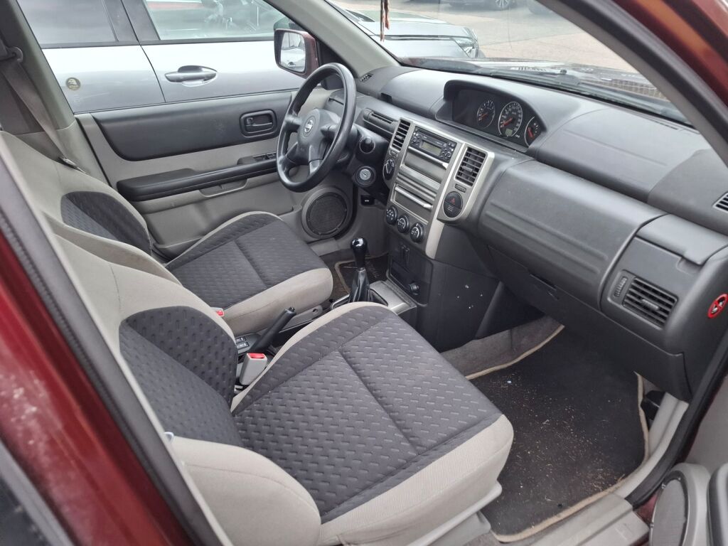 Nissan X-TRAIL 2005 Punainen