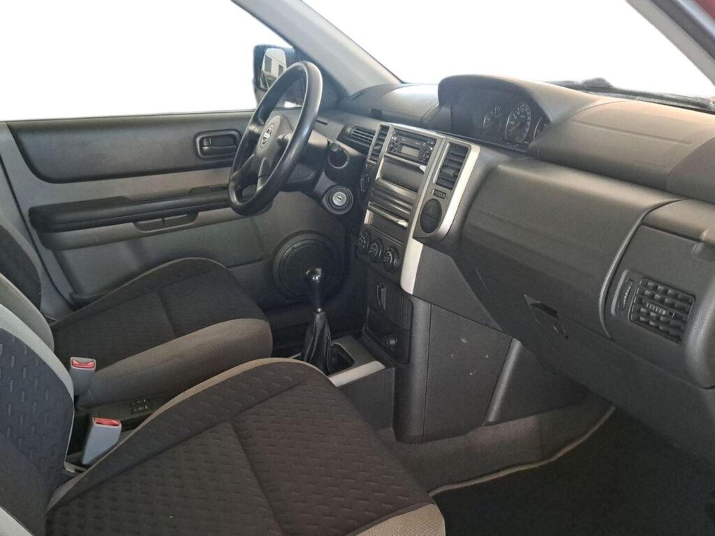 Nissan X-TRAIL 2005 Punainen