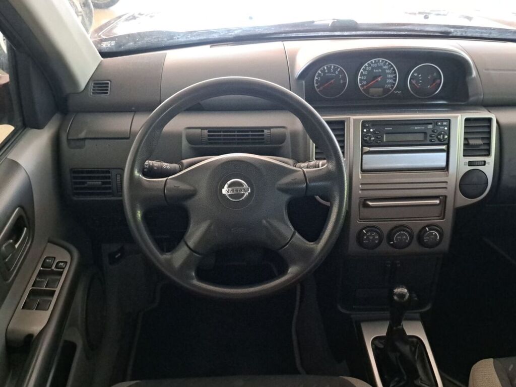 Nissan X-TRAIL 2005 Punainen