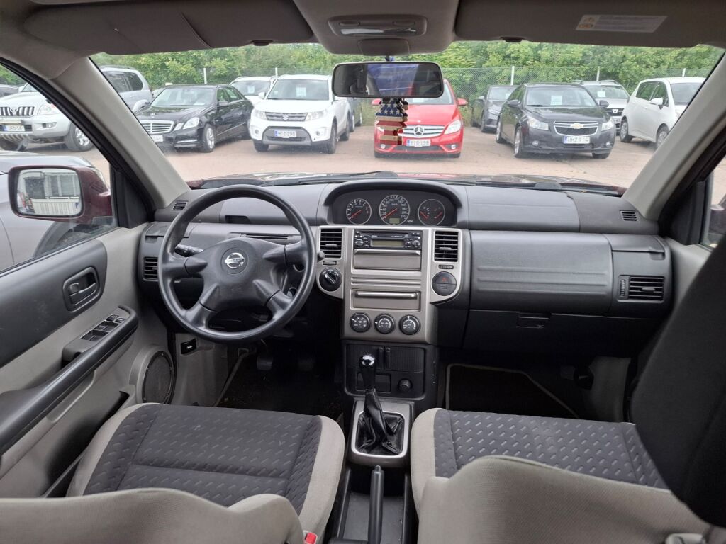 Nissan X-TRAIL 2005 Punainen
