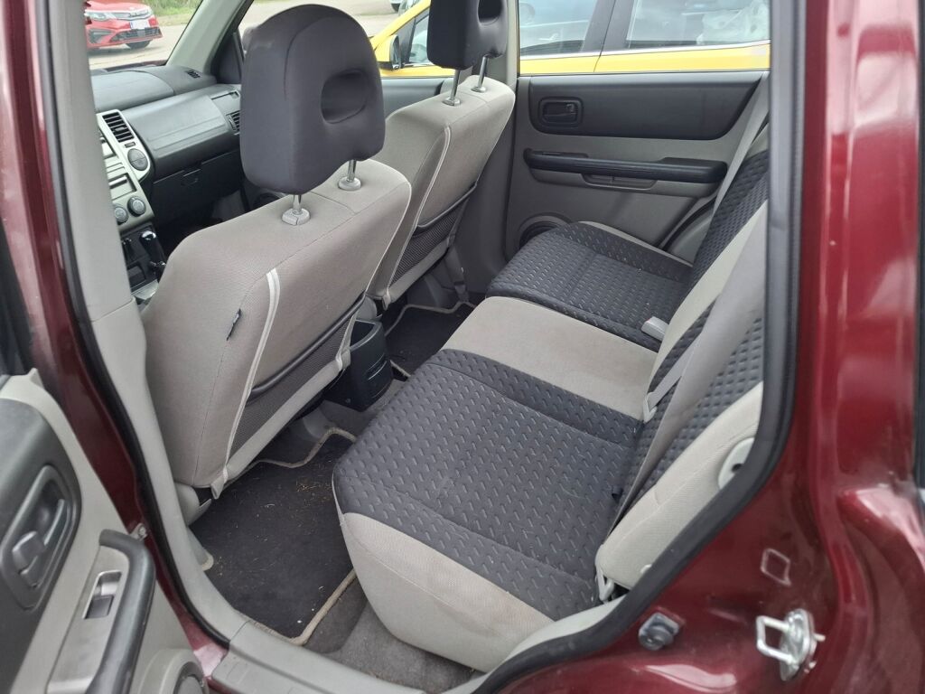 Nissan X-TRAIL 2005 Punainen