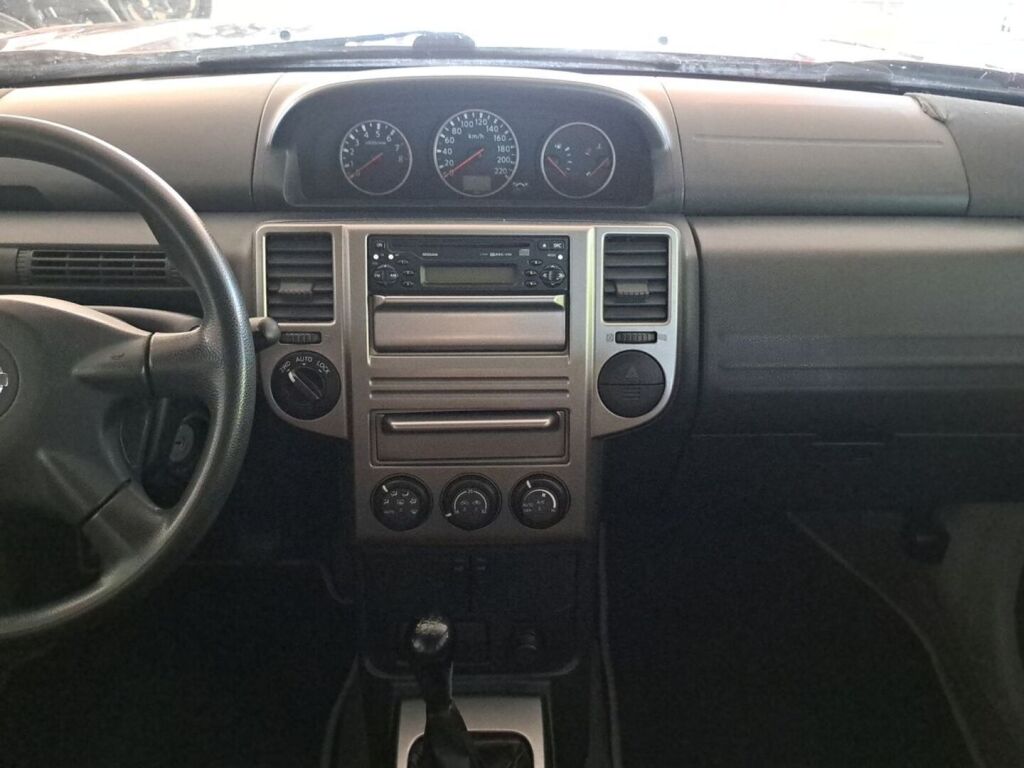 Nissan X-TRAIL 2005 Punainen