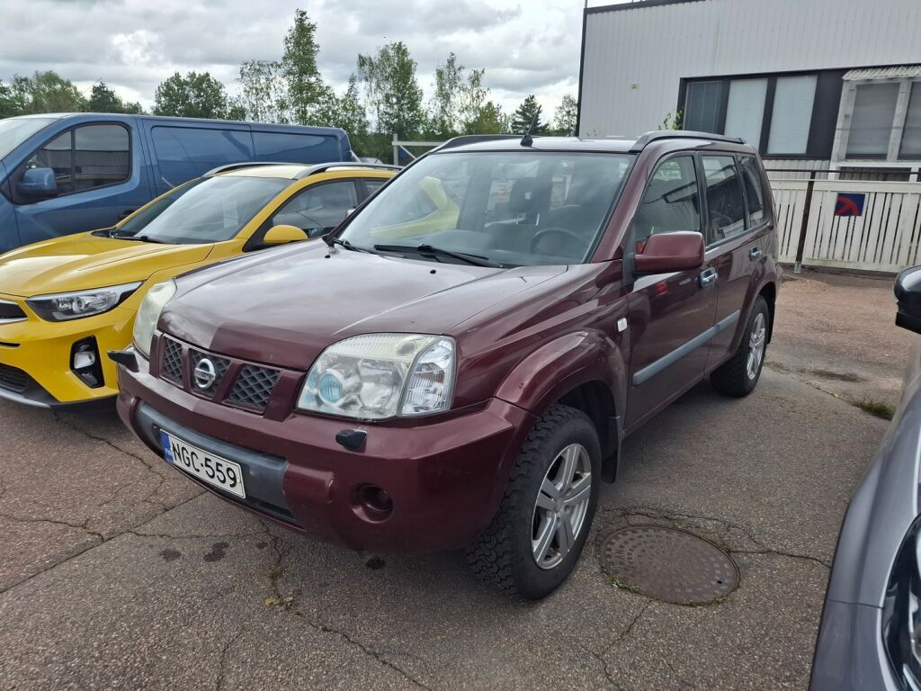 Nissan X-TRAIL 2005 Punainen