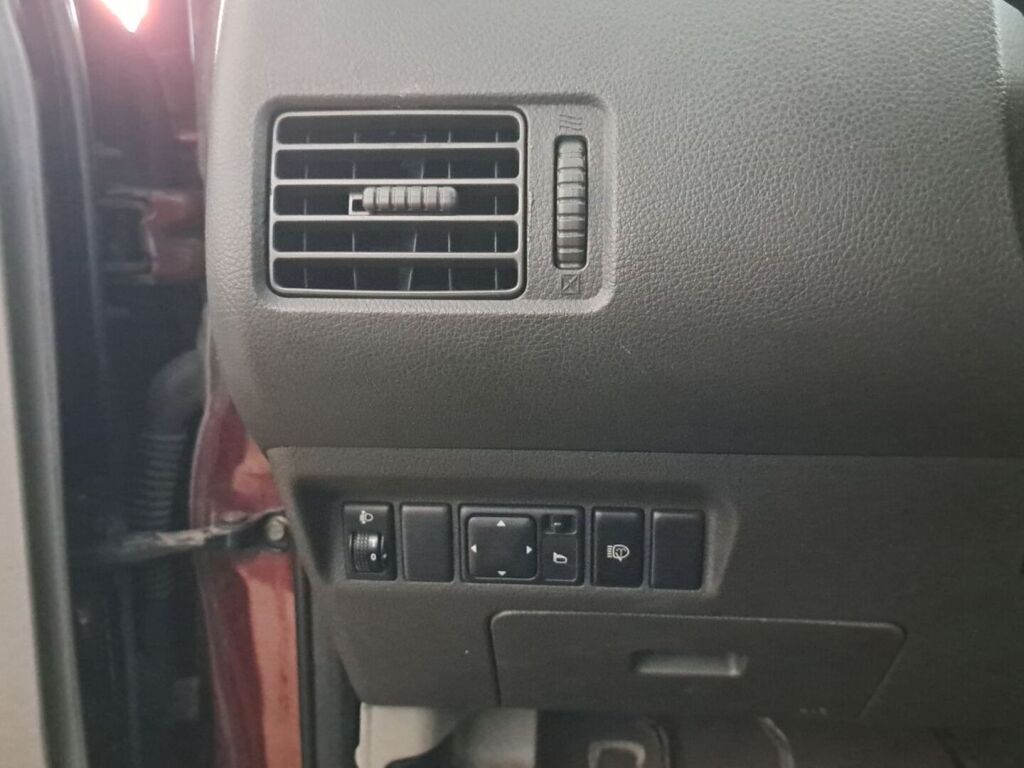 Nissan X-TRAIL 2005 Punainen