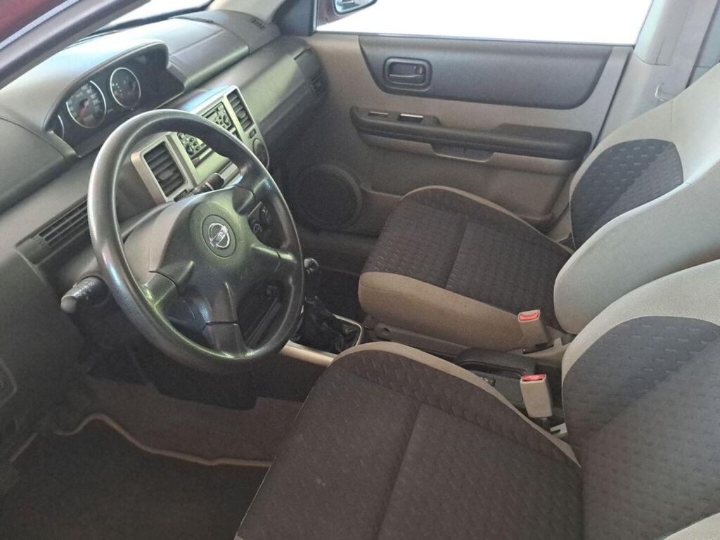 Nissan X-TRAIL 2005 Punainen