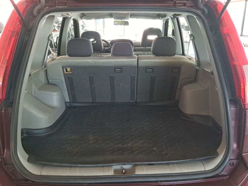 Nissan X-TRAIL 2005 Punainen