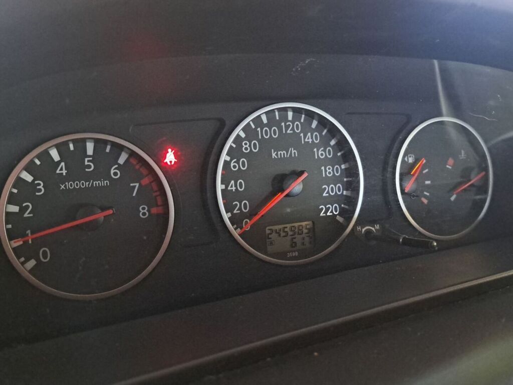 Nissan X-TRAIL 2005 Punainen