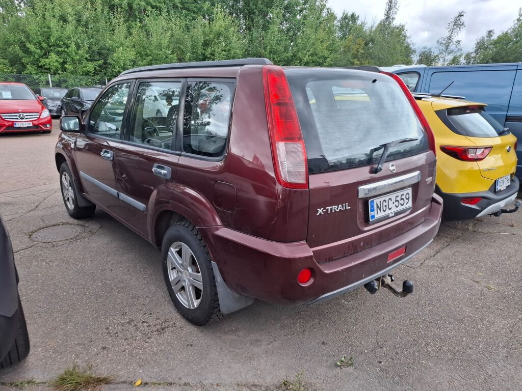 Nissan X-TRAIL 2005 Punainen