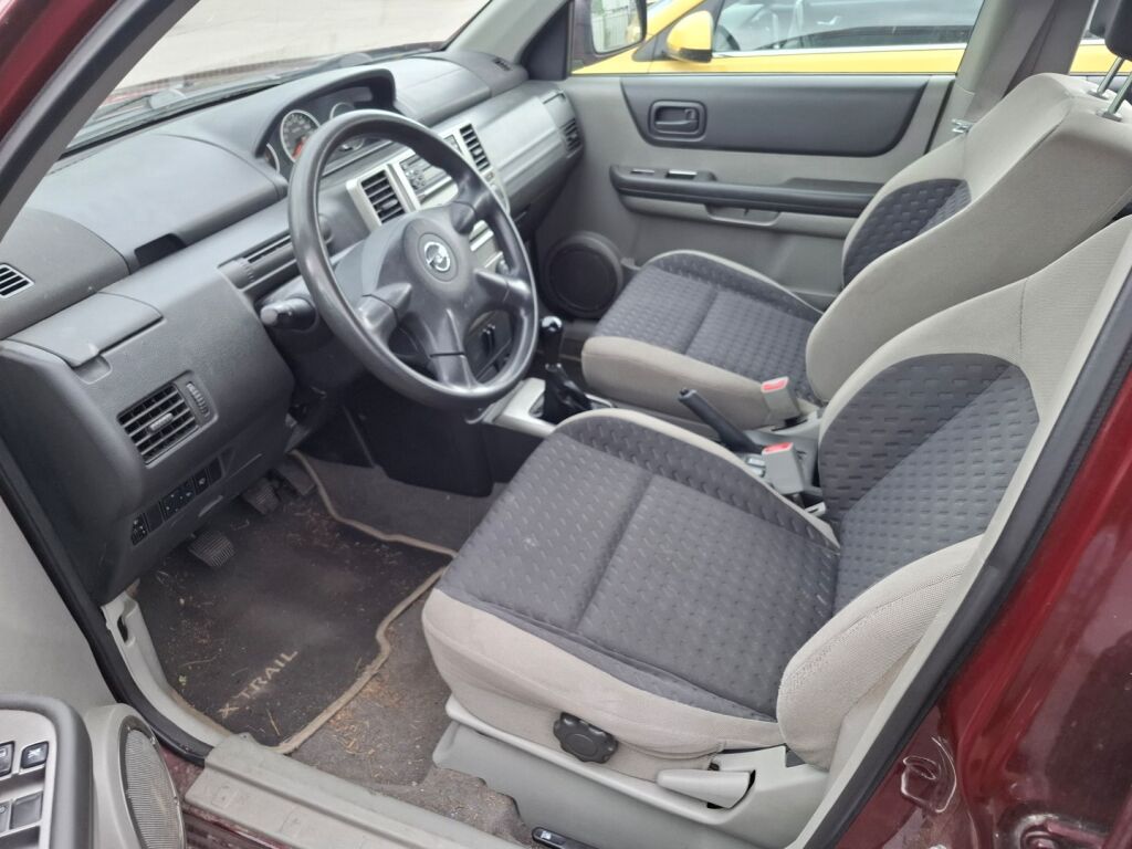 Nissan X-TRAIL 2005 Punainen