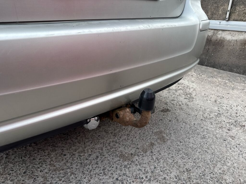 Toyota Avensis 2004 Harmaa