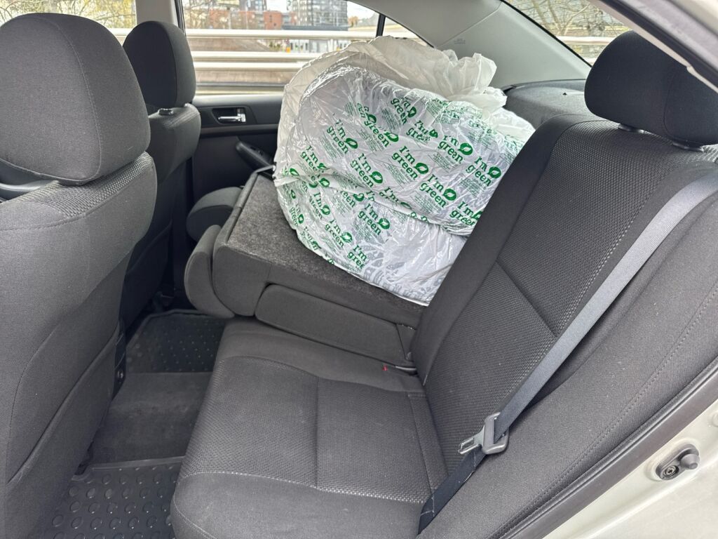 Toyota Avensis 2004 Harmaa