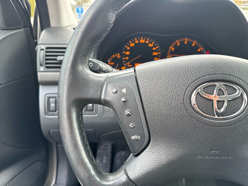 Toyota Avensis 2004 Harmaa