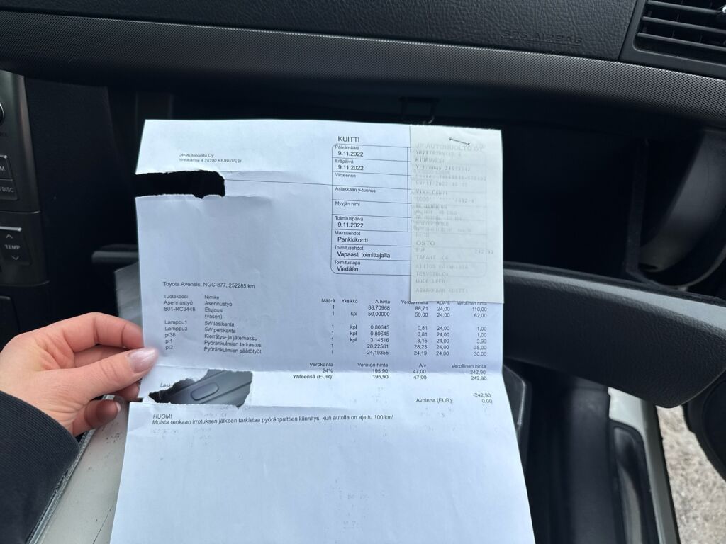 Toyota Avensis 2004 Harmaa