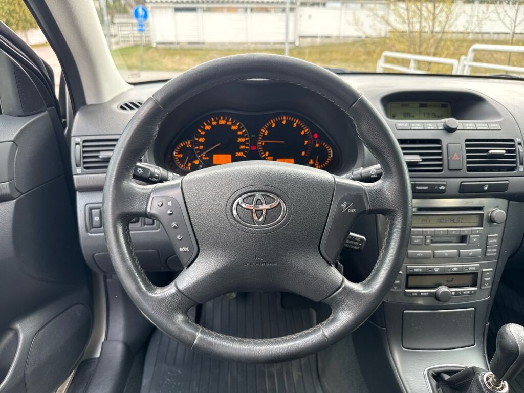 Toyota Avensis 2004 Harmaa
