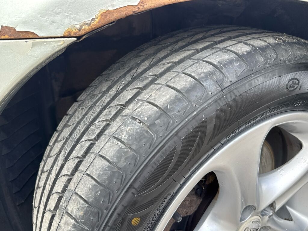 Toyota Avensis 2004 Harmaa