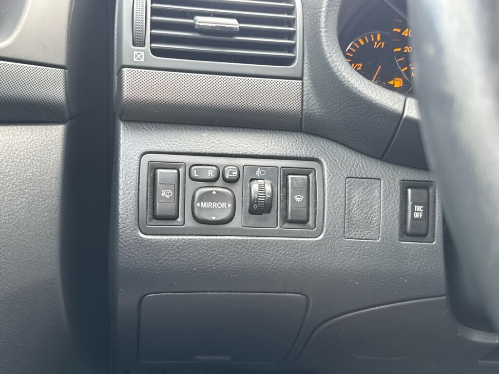 Toyota Avensis 2004 Harmaa