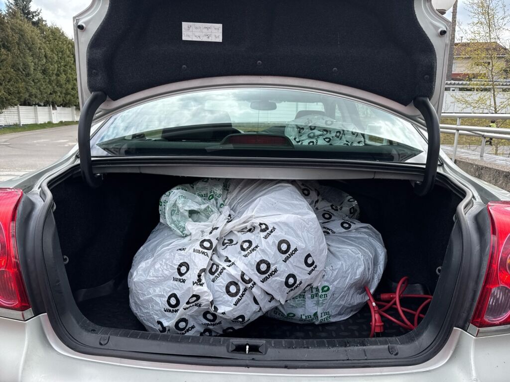 Toyota Avensis 2004 Harmaa