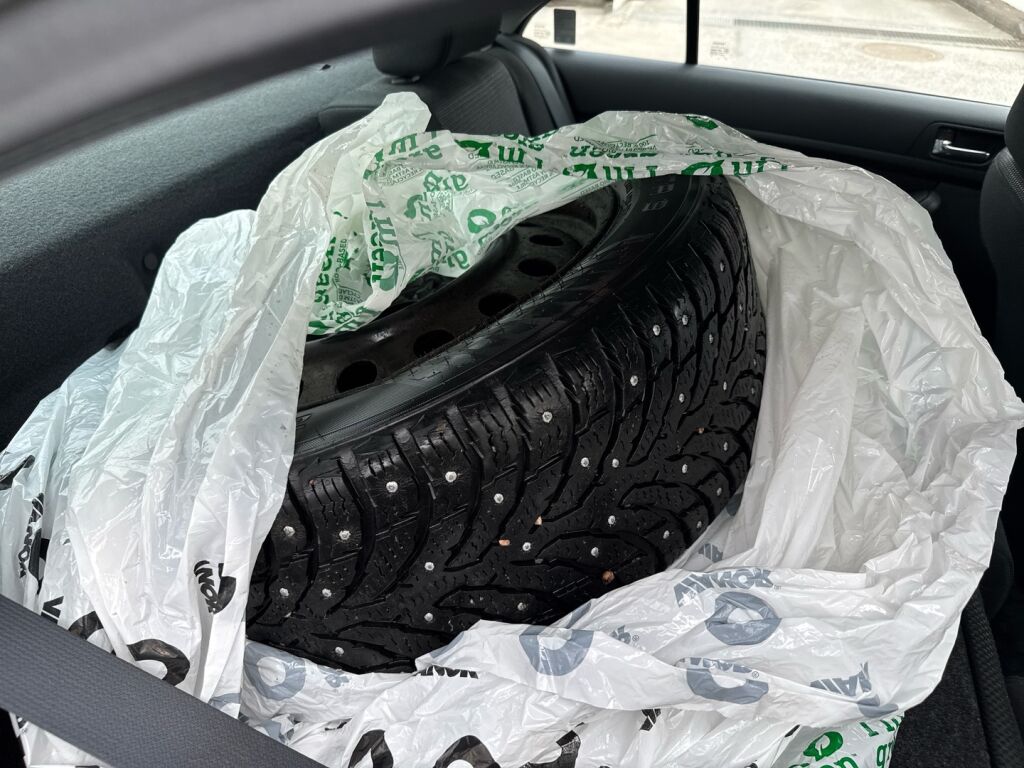 Toyota Avensis 2004 Harmaa