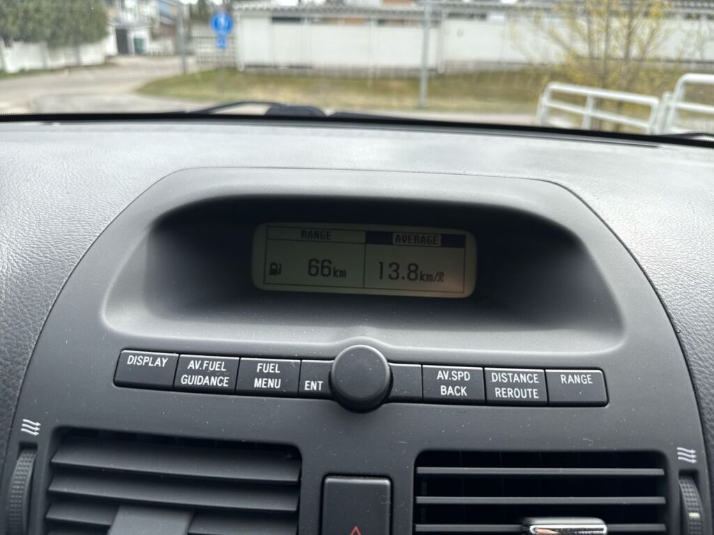 Toyota Avensis 2004 Harmaa