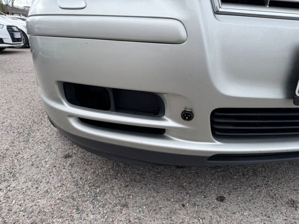 Toyota Avensis 2004 Harmaa