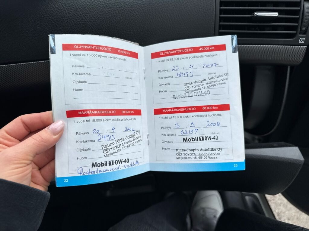 Toyota Avensis 2004 Harmaa