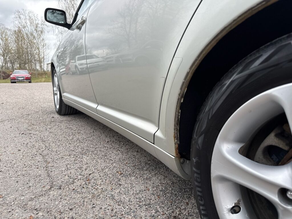 Toyota Avensis 2004 Harmaa