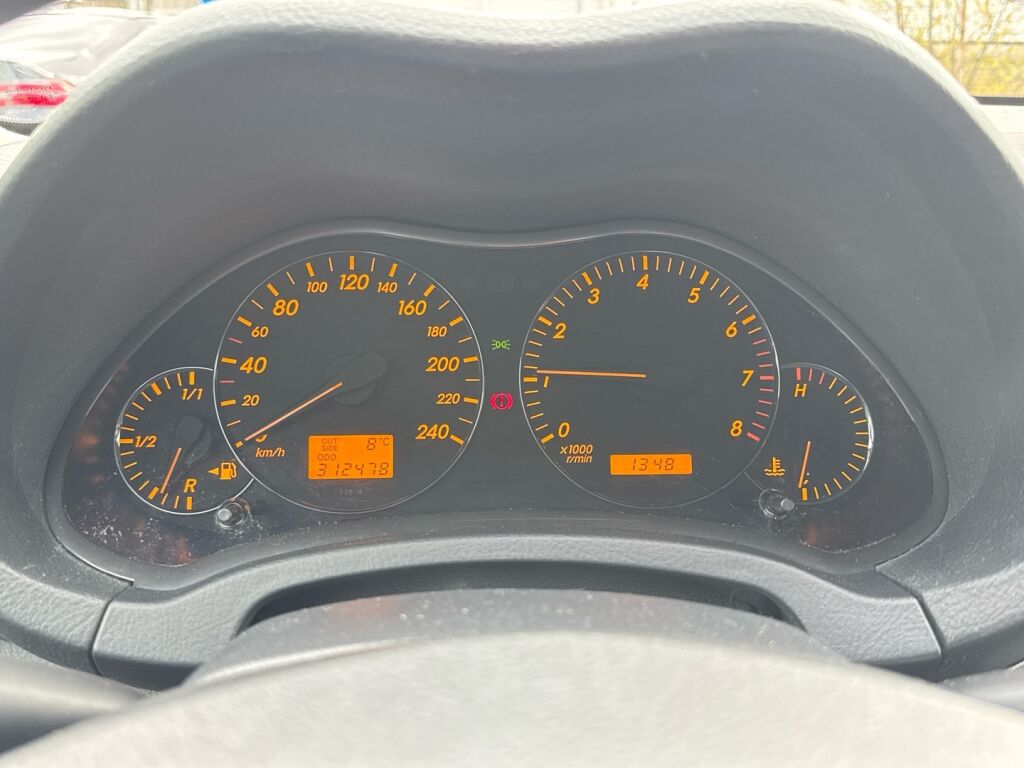 Toyota Avensis 2004 Harmaa