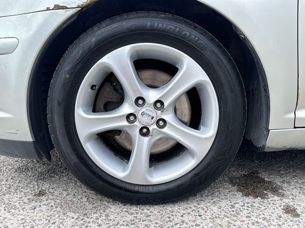 Toyota Avensis 2004 Harmaa