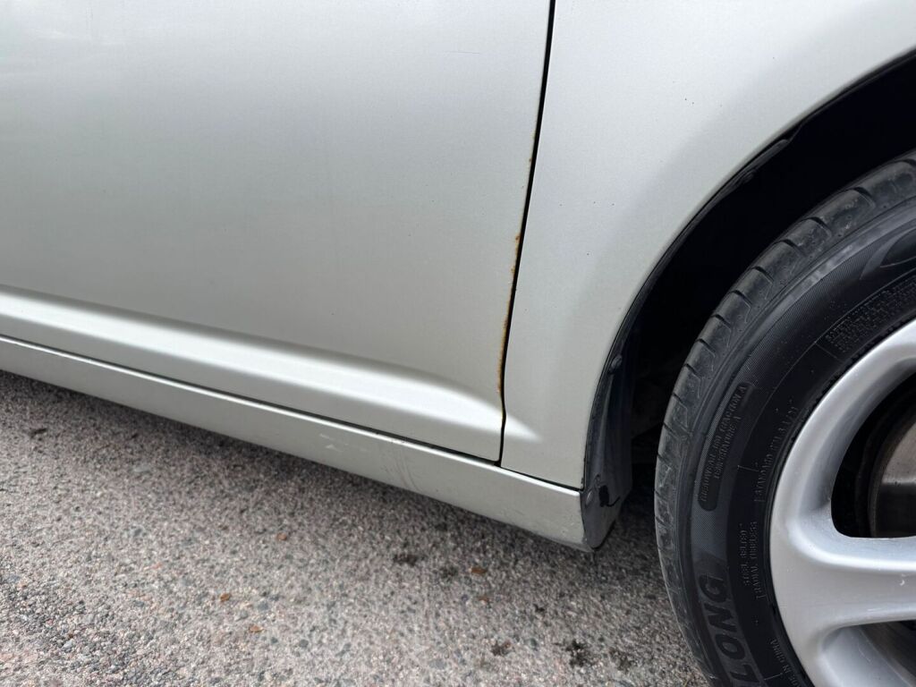 Toyota Avensis 2004 Harmaa