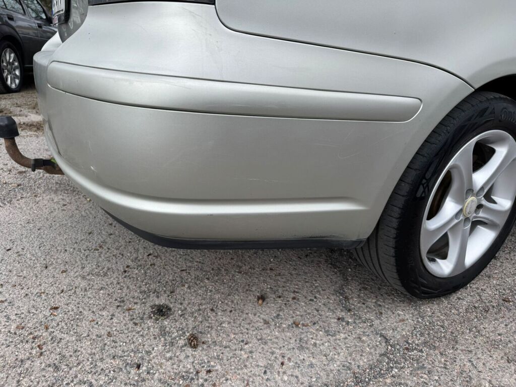 Toyota Avensis 2004 Harmaa