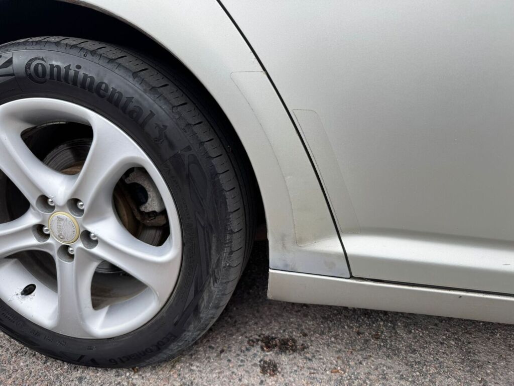 Toyota Avensis 2004 Harmaa