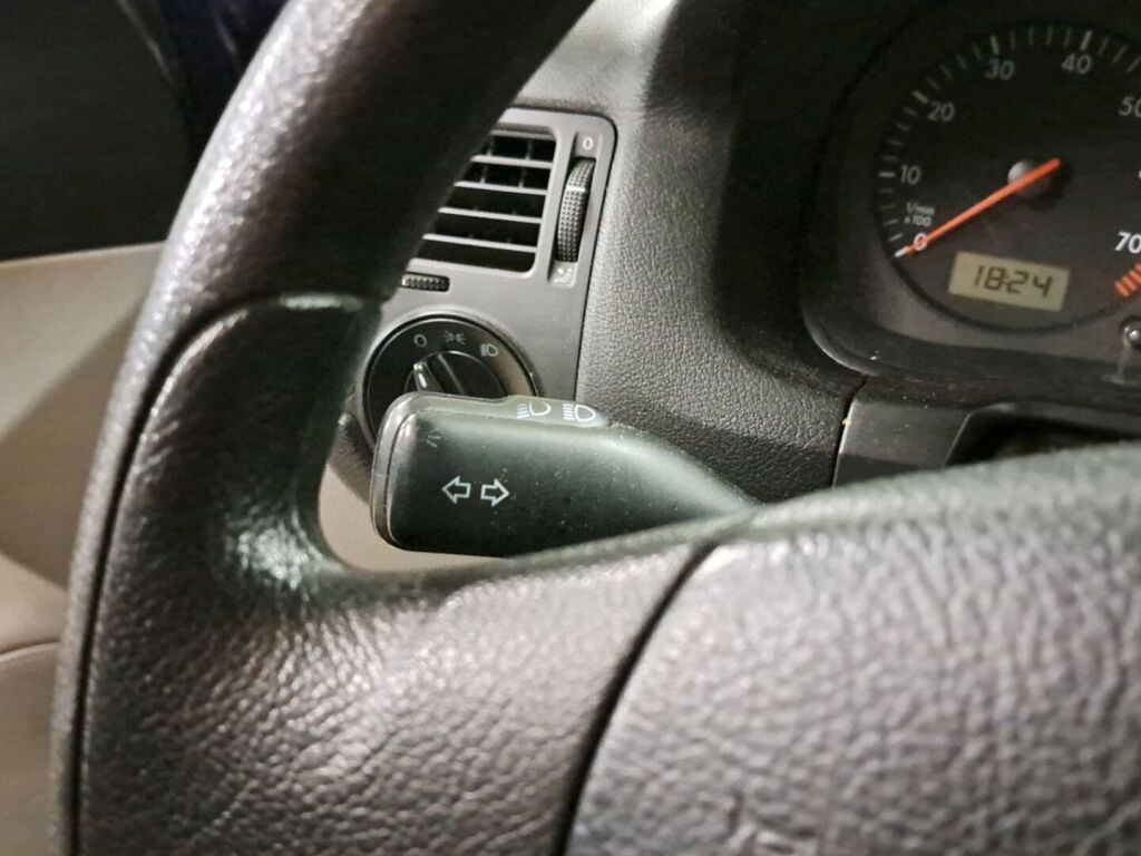 Volkswagen Bora 2005 Sininen