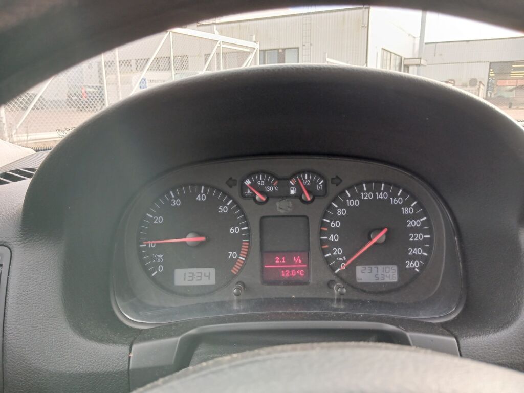 Volkswagen Bora 2005 Sininen