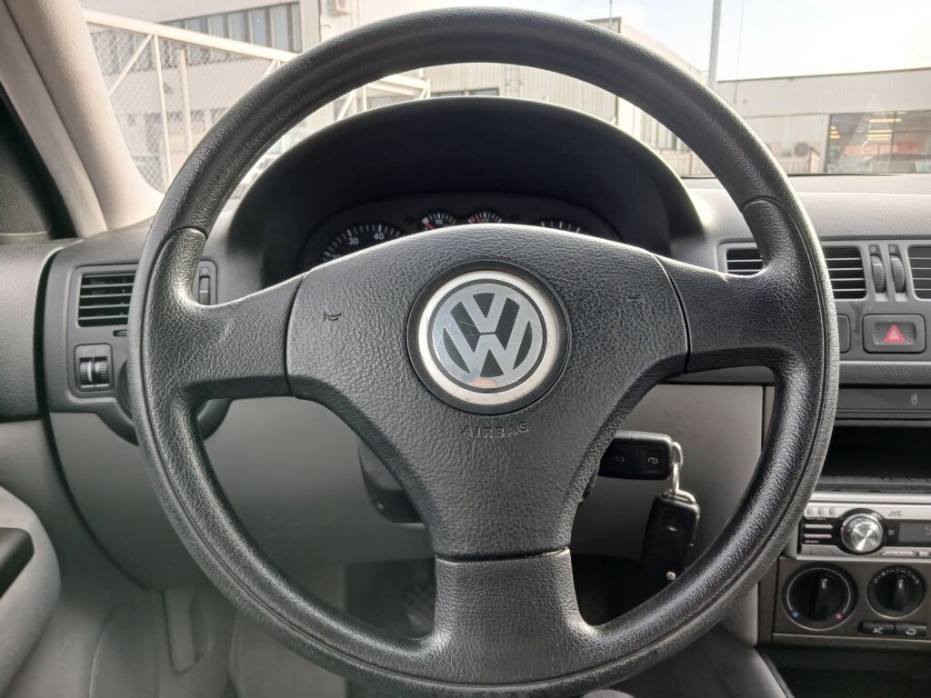 Volkswagen Bora 2005 Sininen