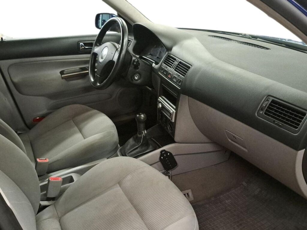 Volkswagen Bora 2005 Sininen