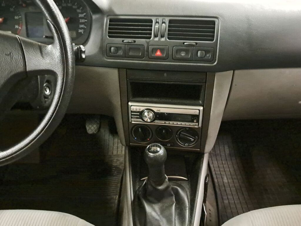 Volkswagen Bora 2005 Sininen