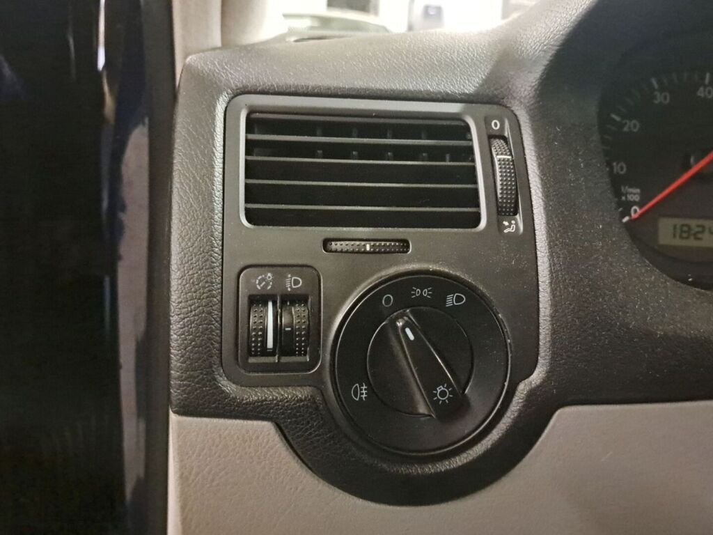 Volkswagen Bora 2005 Sininen