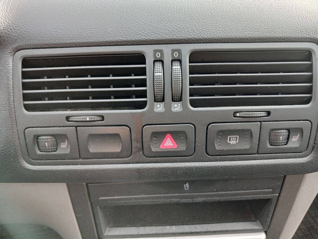 Volkswagen Bora 2005 Sininen