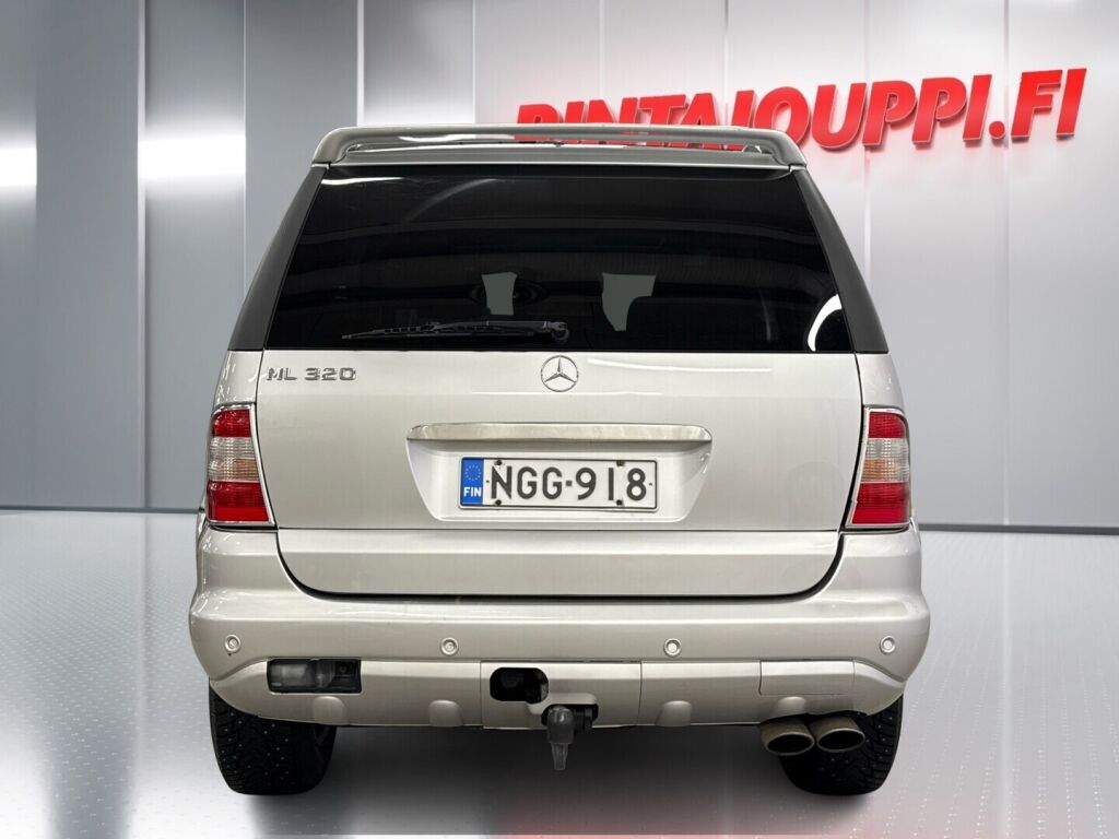 Mercedes-Benz ML 2002 Harmaa