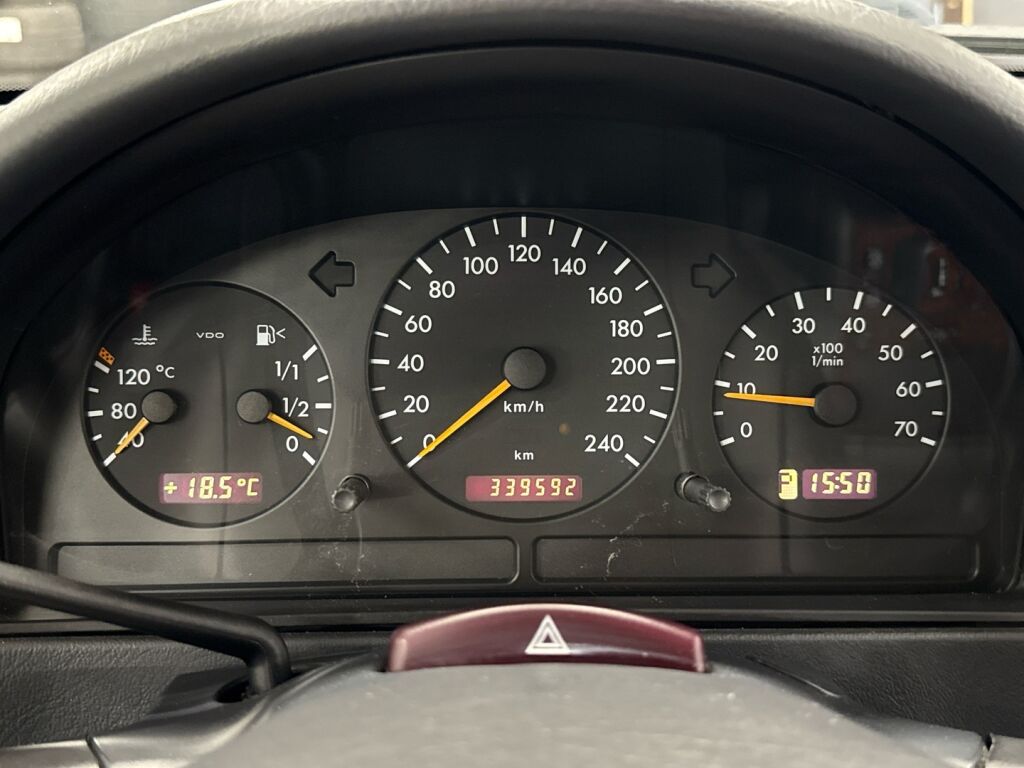 Mercedes-Benz ML 2002 Harmaa