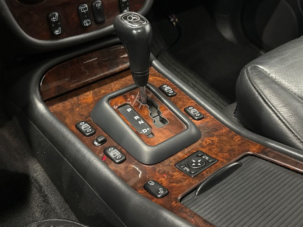 Mercedes-Benz ML 2002 Harmaa