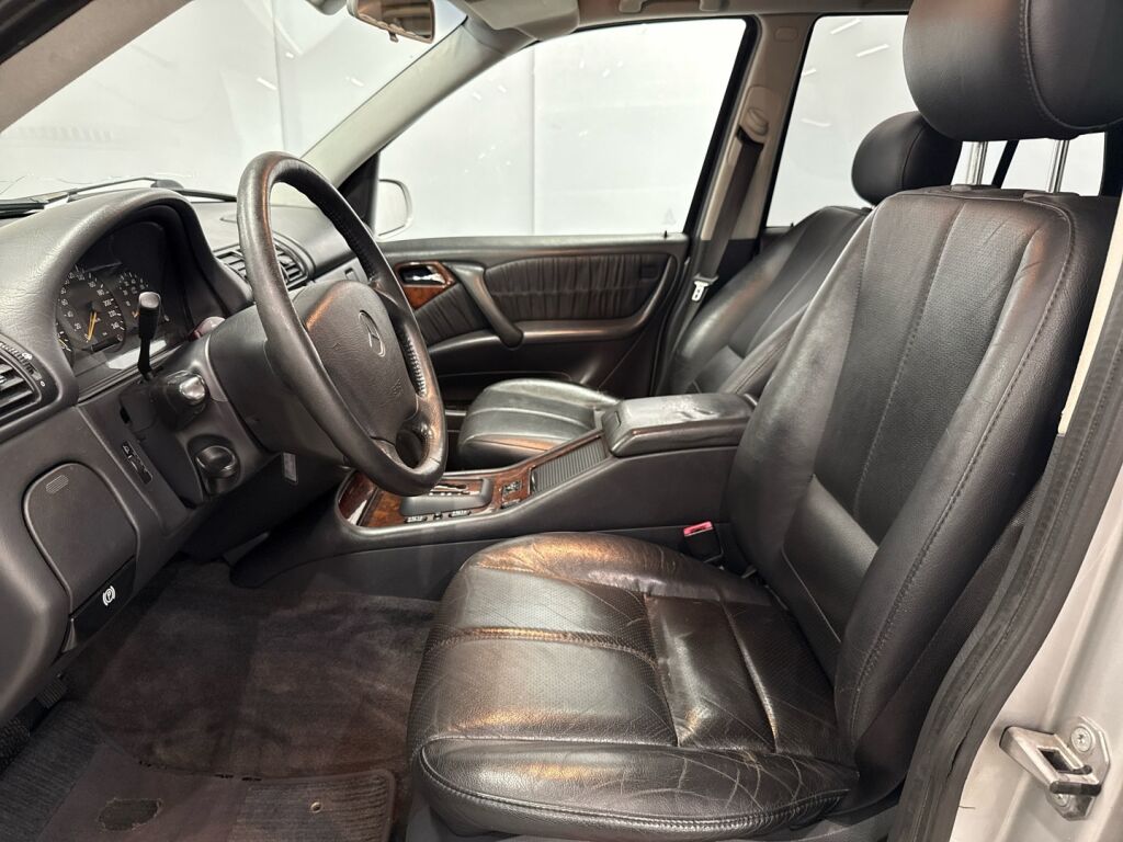 Mercedes-Benz ML 2002 Harmaa