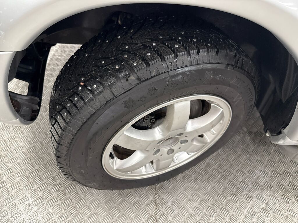 Mercedes-Benz ML 2002 Harmaa