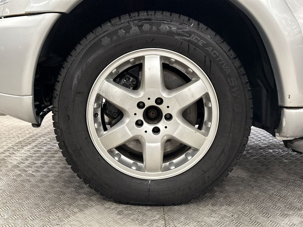 Mercedes-Benz ML 2002 Harmaa