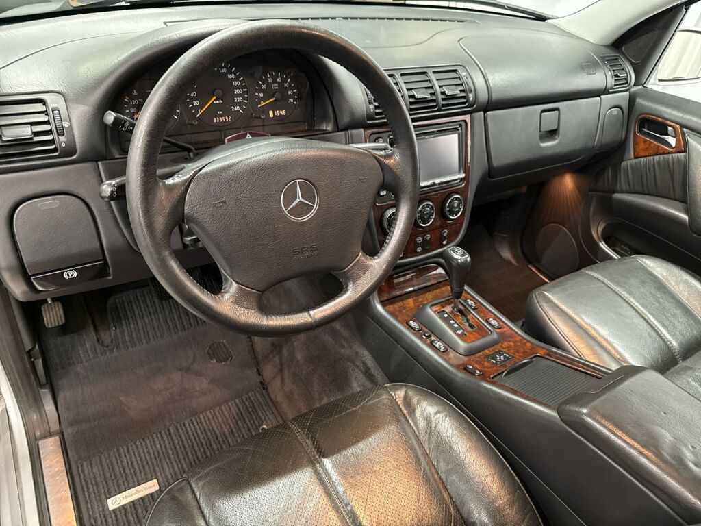 Mercedes-Benz ML 2002 Harmaa