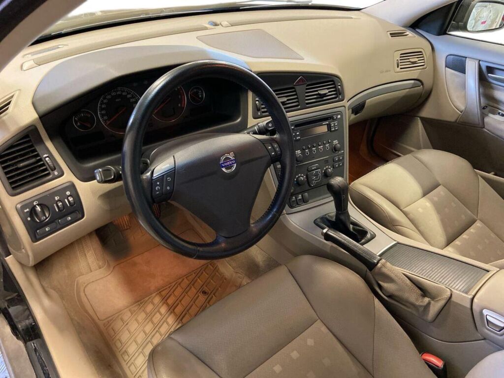 Volvo S60 2005 Musta