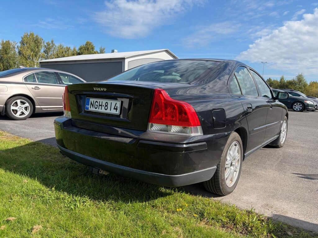 Volvo S60 2005 Musta